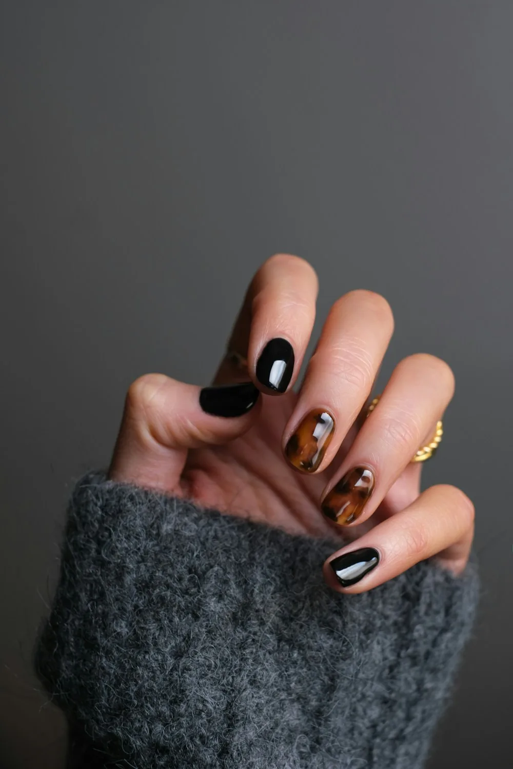 Manicure hybrydowy wykonywany w salonie